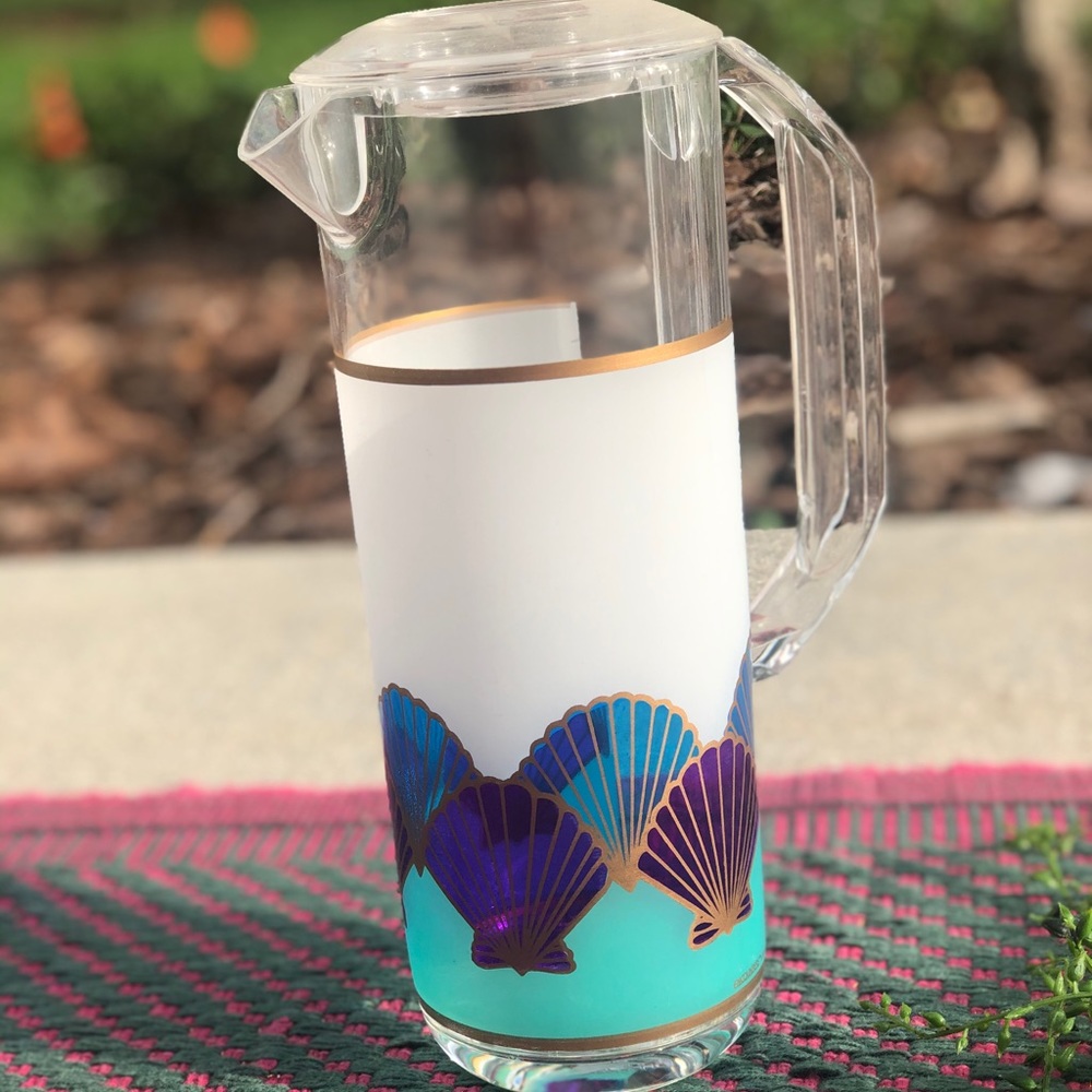 Retro Seashell Plastic Pitcher